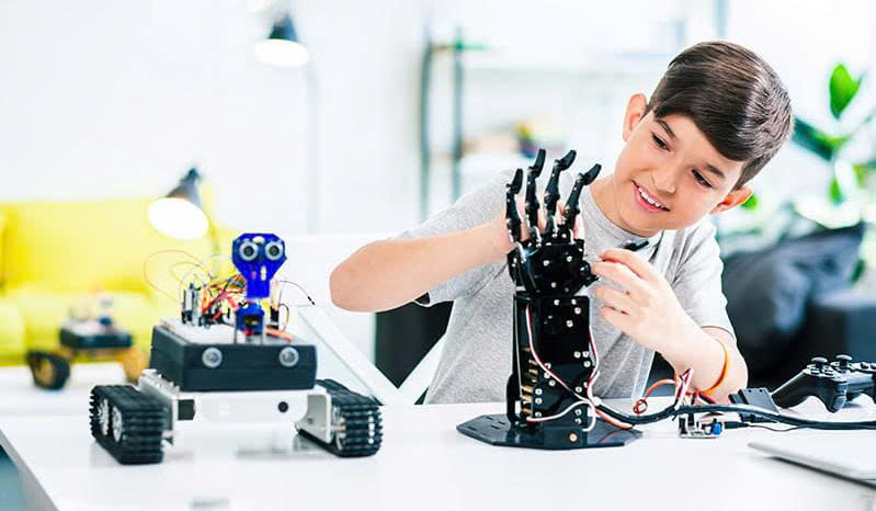 Robot giáo dục đang dần trở thành trợ giảng đắc lực trong các trường học.