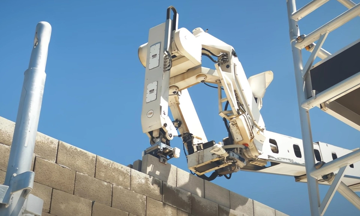 Robot xây tường tự động có thể hoàn thiện bức tường của một ngôi nhà nhỏ chỉ trong vòng 24 giờ