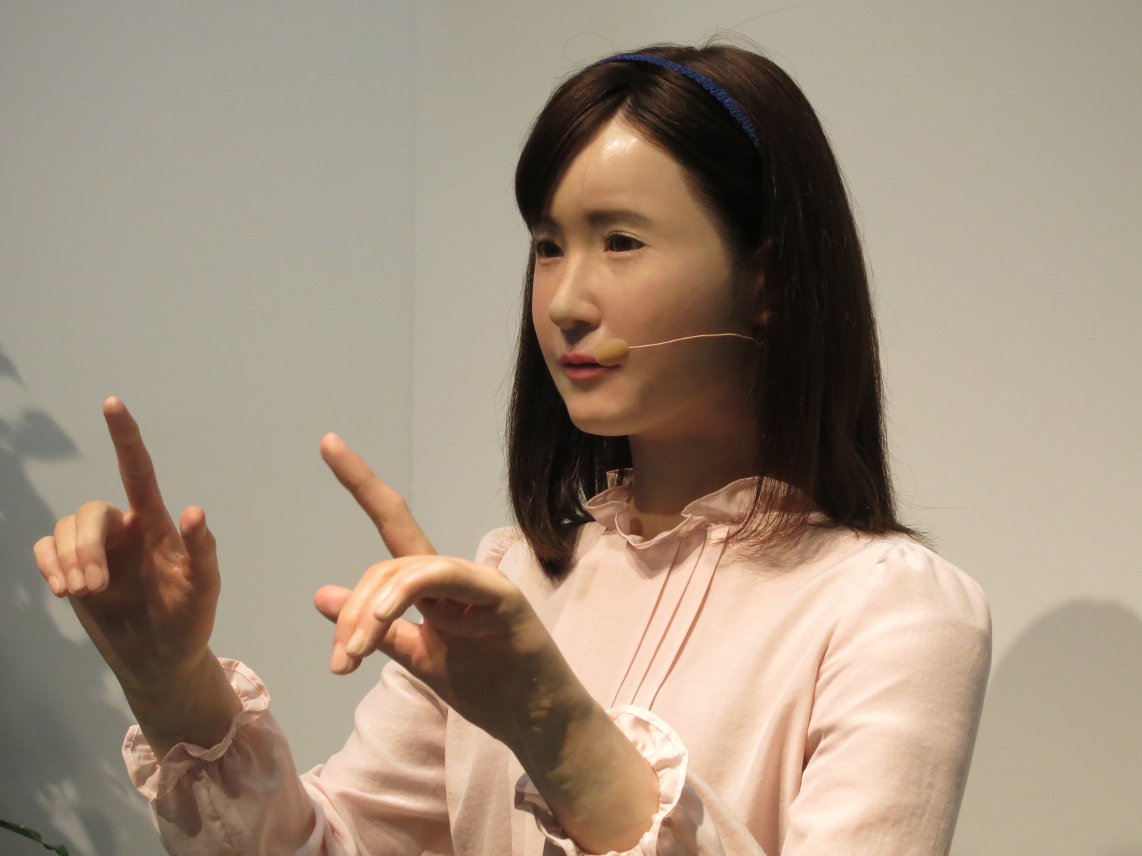 ChihiraAico là một robot hình người với vẻ ngoài cực kỳ giống phụ nữ Nhật Bản trong trang phục truyền thống