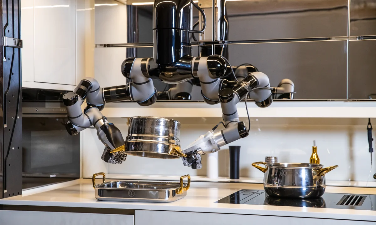 Robotic Kitchen là một hệ thống hai cánh tay robot tích hợp vào tủ bếp, mô phỏng hoàn hảo các chuyển động của bàn tay đầu bếp chuyên nghiệp
