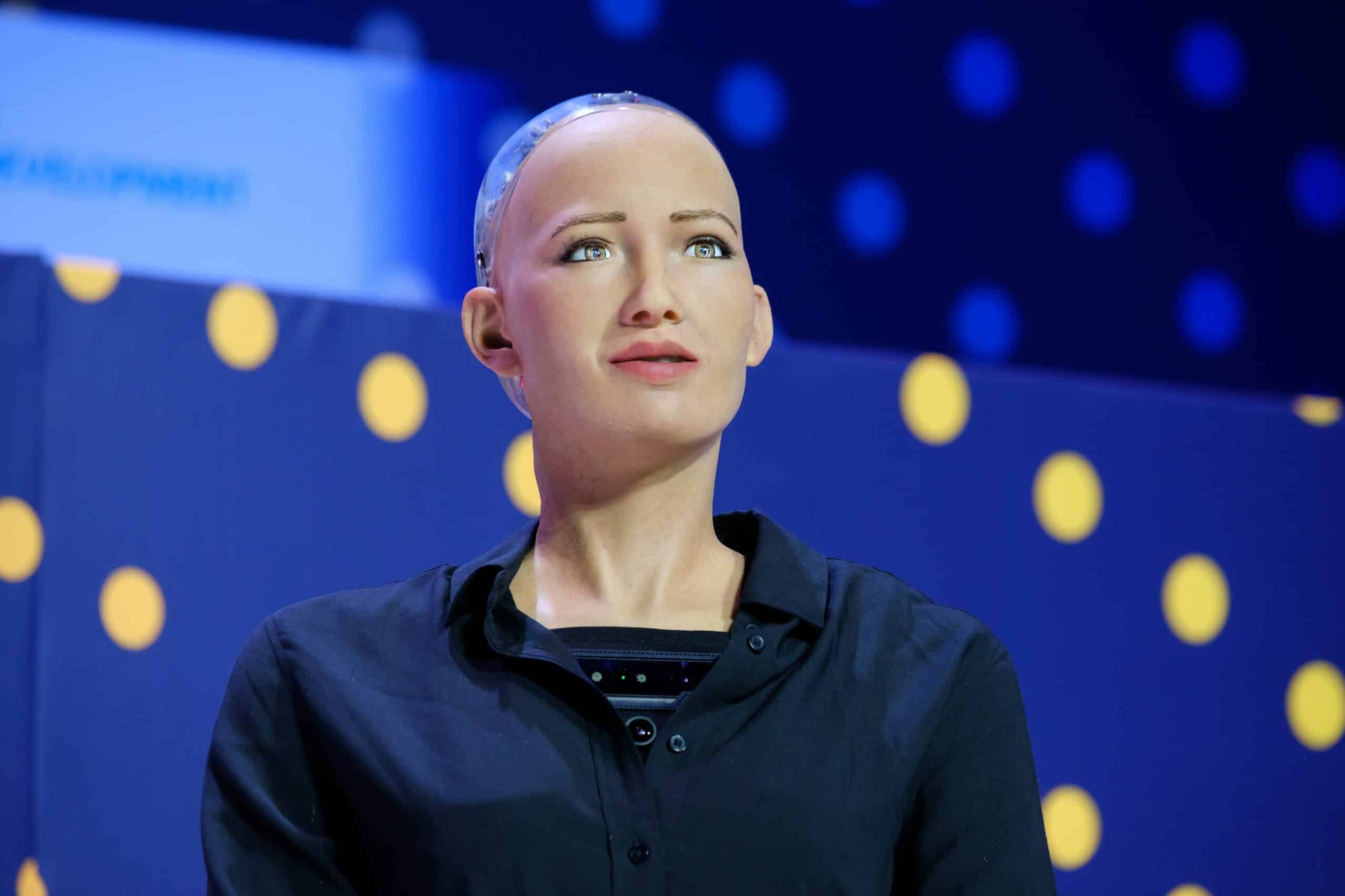 Sophia là robot đầu tiên được cấp quyền công dân chính thức tại Ả Rập Xê Út.